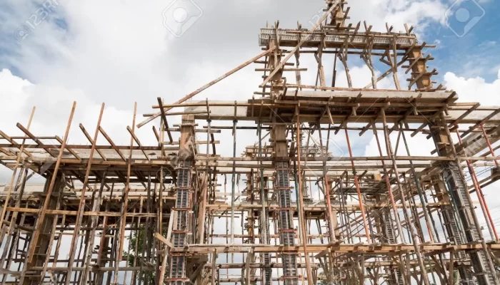 87853563-estructura-del-edificio-en-construcción-en-el-sitio-de-construcción-
